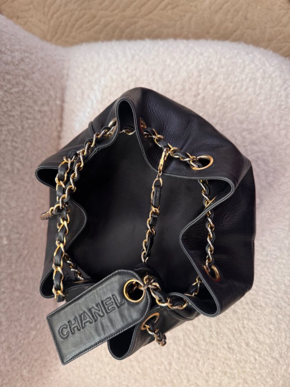 CHANEL Drawstring Bucket Bag | Aged Calfskin | Collection by Karl Lagerfeld - Picture 6 of 6
